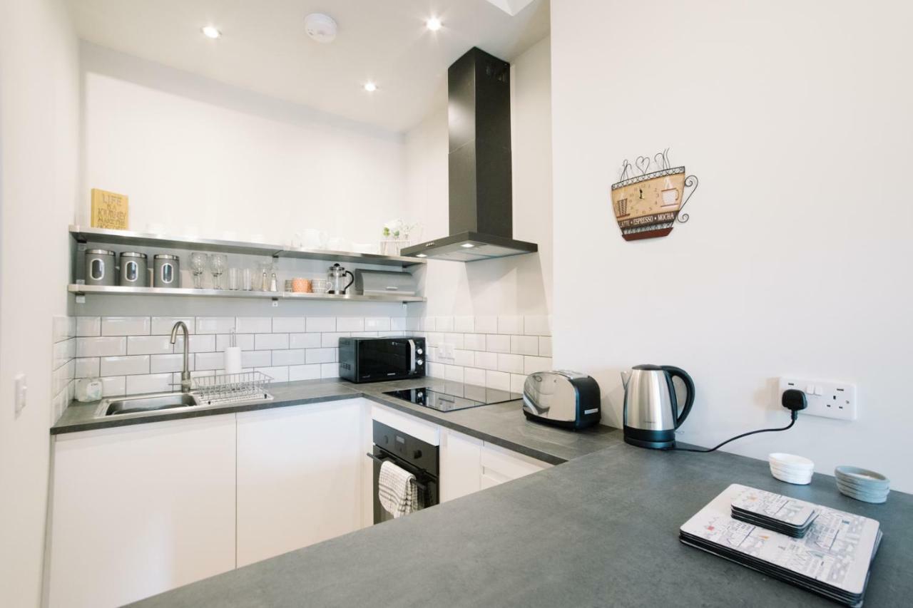 Beautiful City Centre Apartment - Holyrood Park Edinburgh Exterior photo